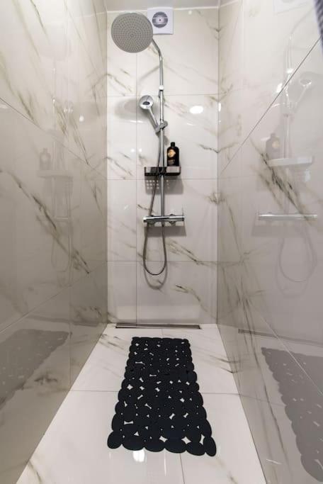 Plaka Rafaela Elegant Urban Retreat In Athens Historic Heart Apartment Bagian luar foto